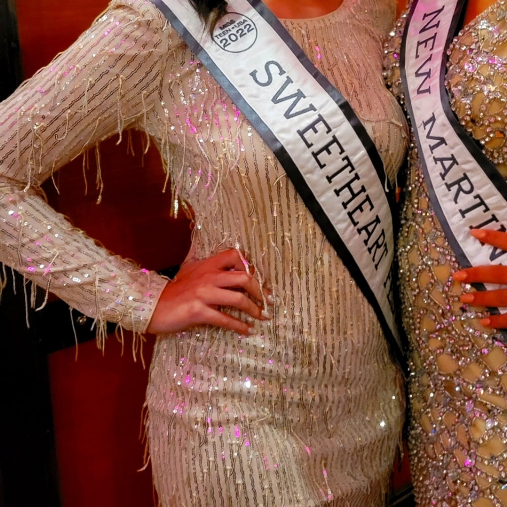 Cocktail dress with fringe and sequins